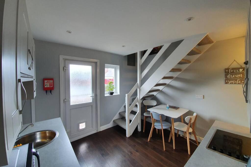 스윈던 Cosy, Quirky, Comfy 'N' Chic House- 아파트 외부 사진